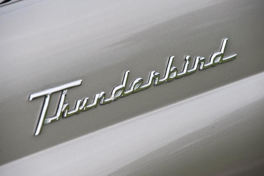  Ford Thunderbird Convertible 1956 года  (фото 19 из 34)